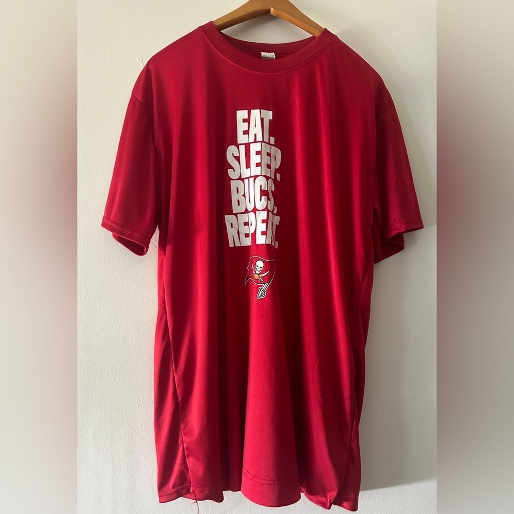 NFL Tampa Bay Buccaneers red tshirt eat sleep Bucs repeat size XL